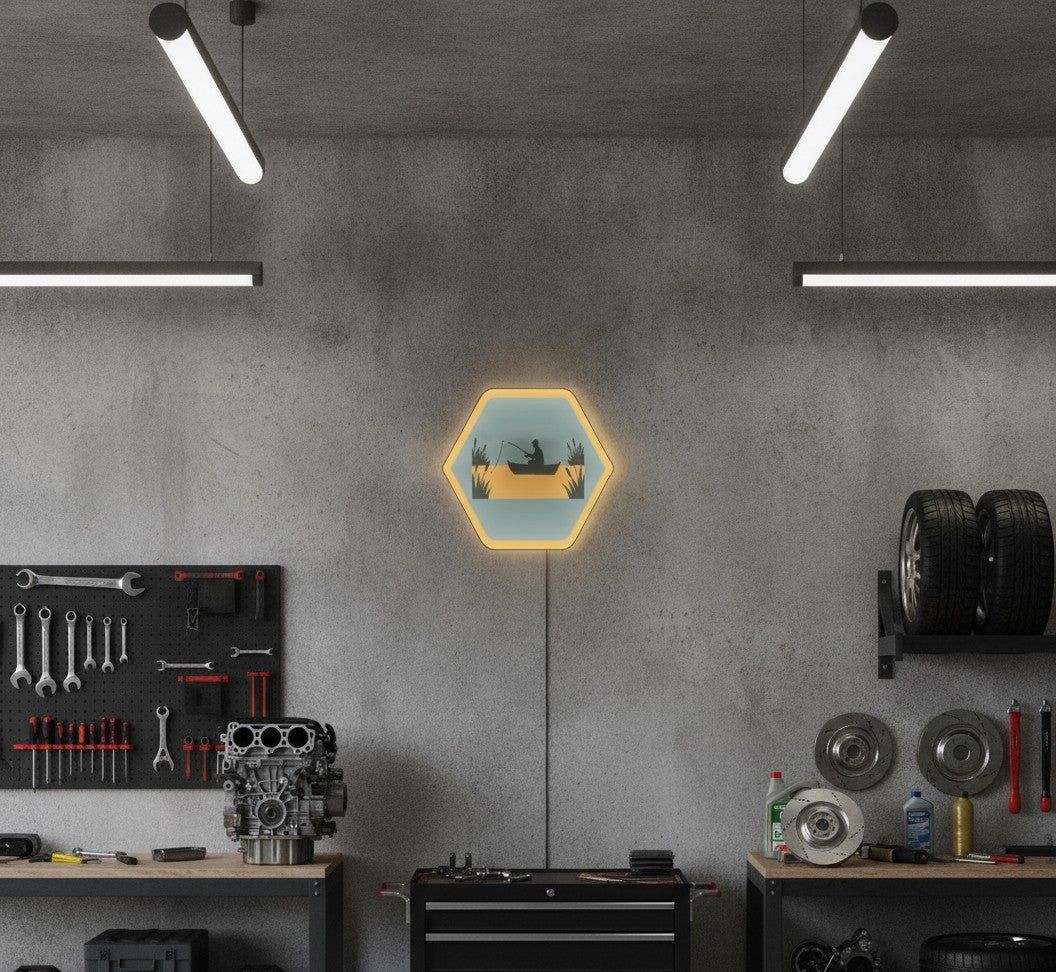 Angler im Boot LED-Lampe in der Garage