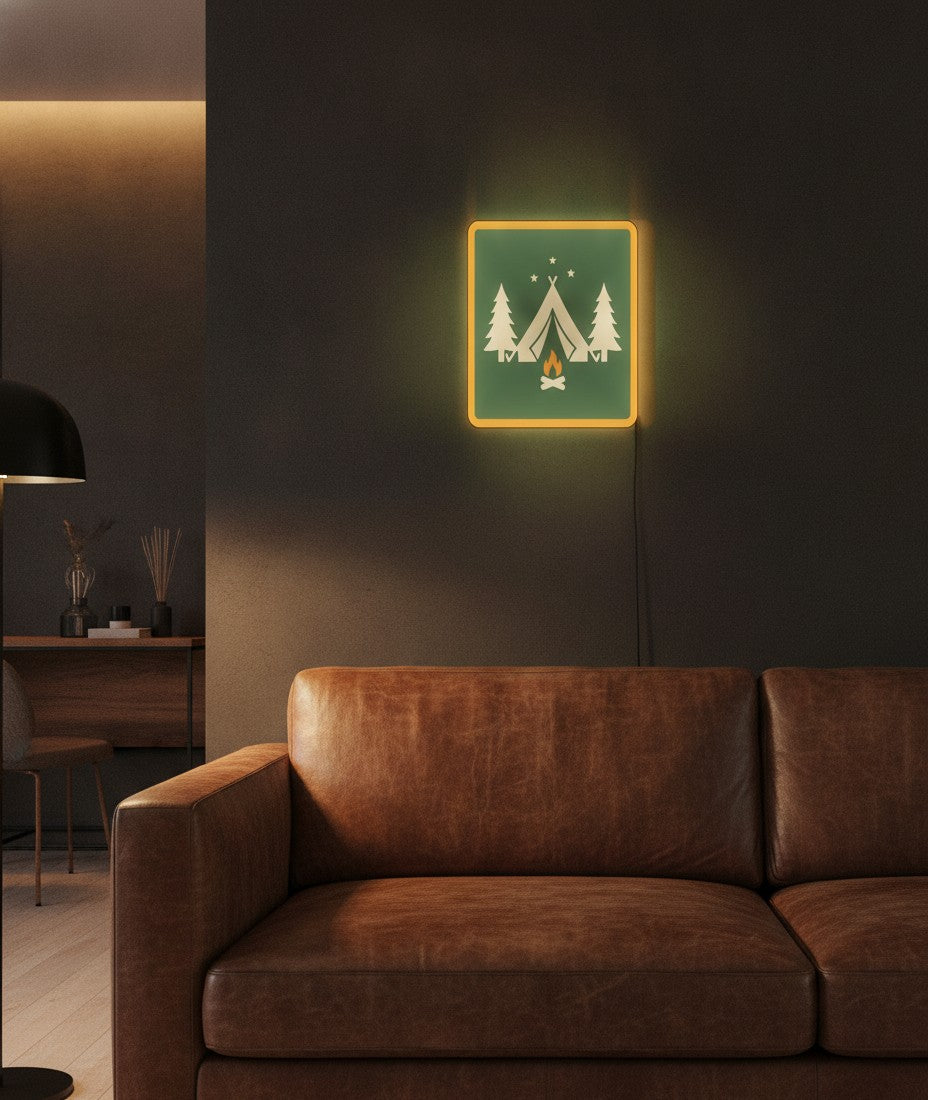 Camping LED-Lampe an der Wand im Wohnzimmer