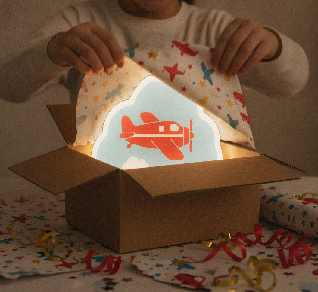 Propellerflugzeug LED-Lampe als Geschenk beim Auspacken