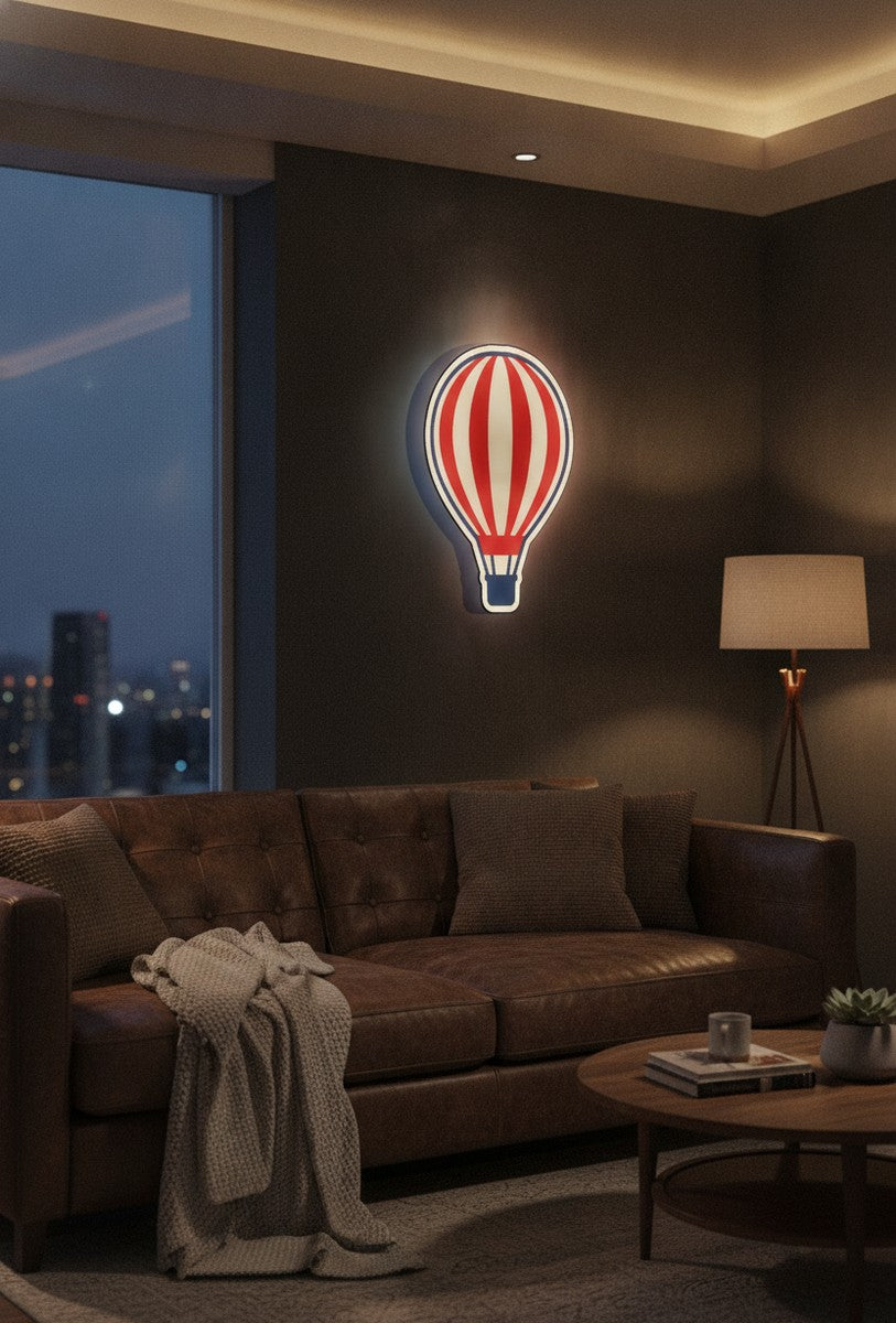 Heißluftballon LED-Lampe an der Wand im Wohnzimmer