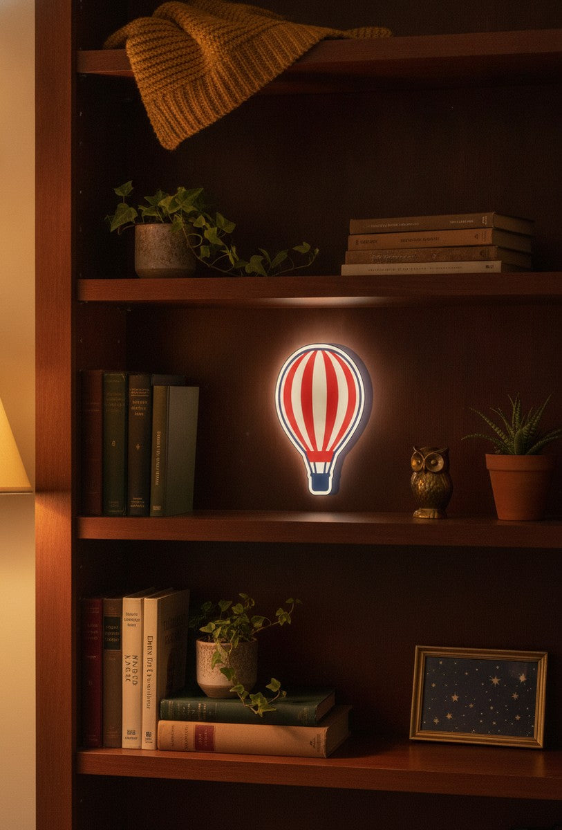 Heißluftballon LED-Lampe im Bücherregal