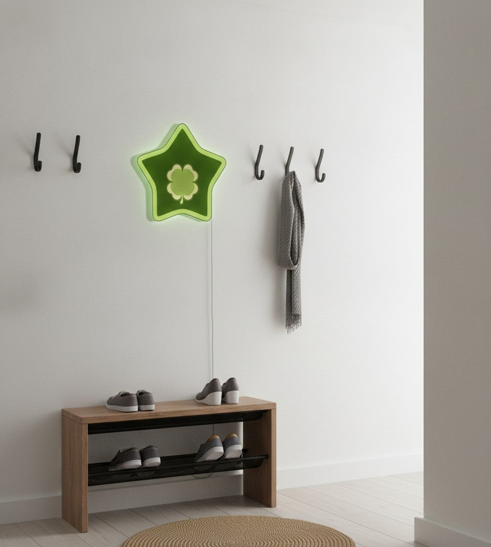 Glücksklee LED-Lampe im Flur