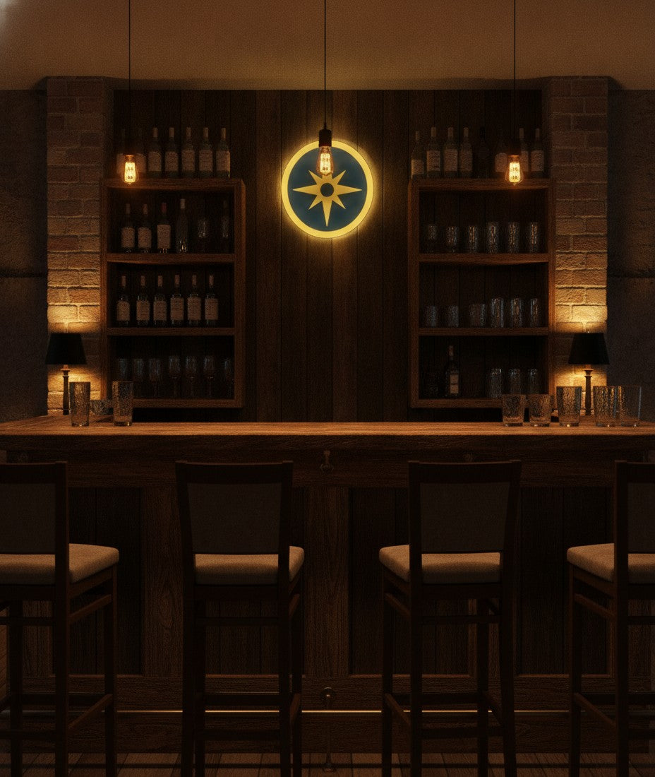 Kompass LED-Lampe in der Kellerbar