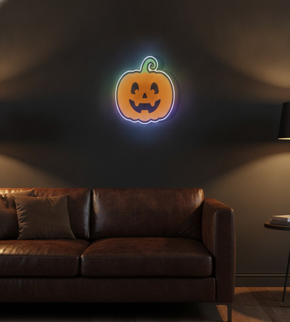 Halloween-Kürbis LED-Lampe an der Wand im Wohnzimmer