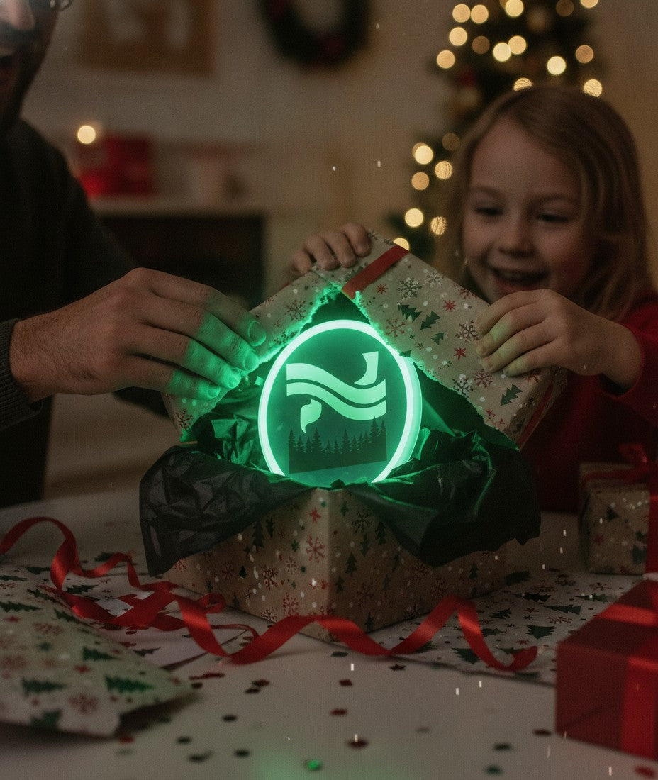 Nordlicht über dem Wald LED-Lampe als Geschenk beim Auspacken