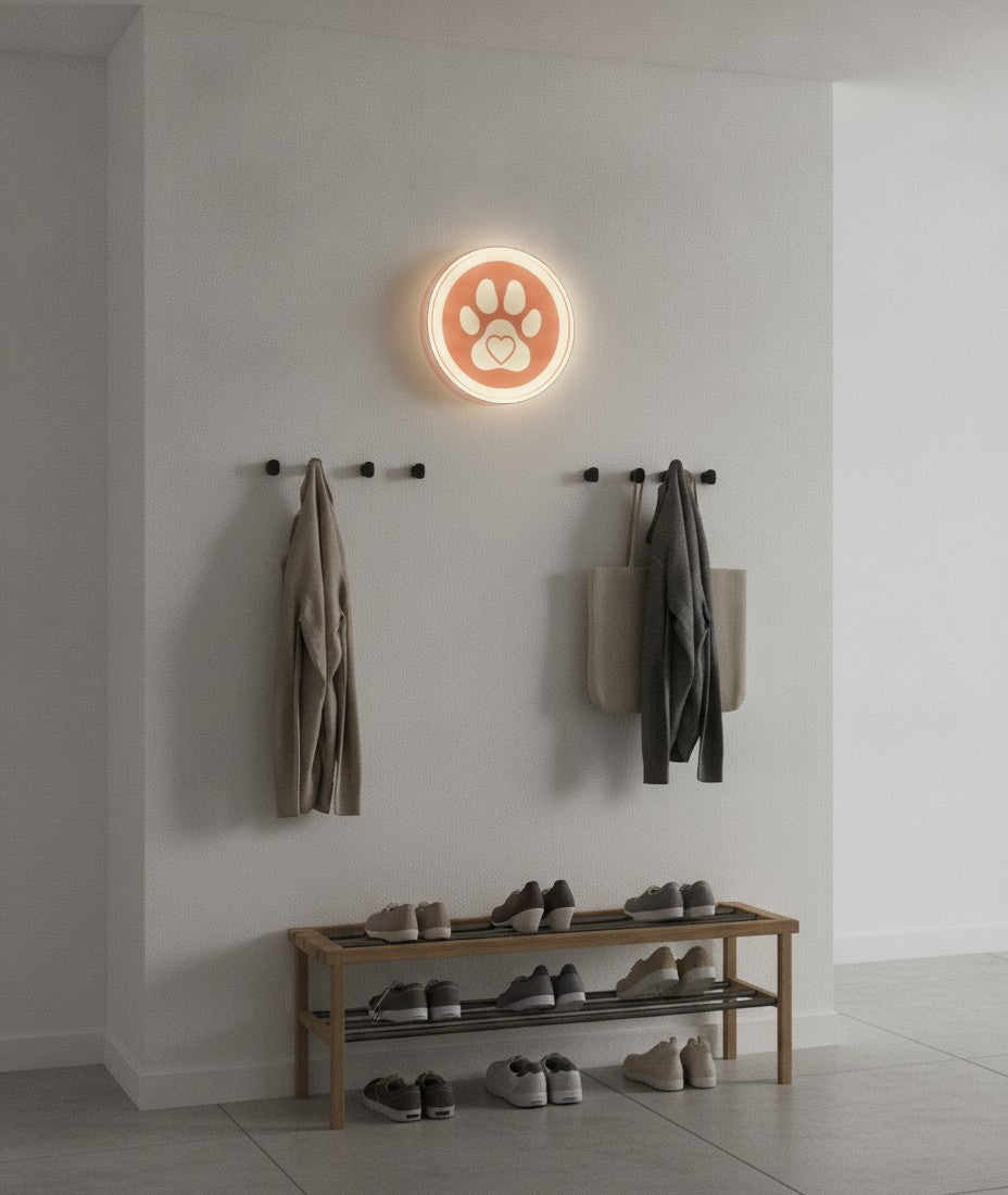 Pfote mit Herz LED-Lampe im Flur