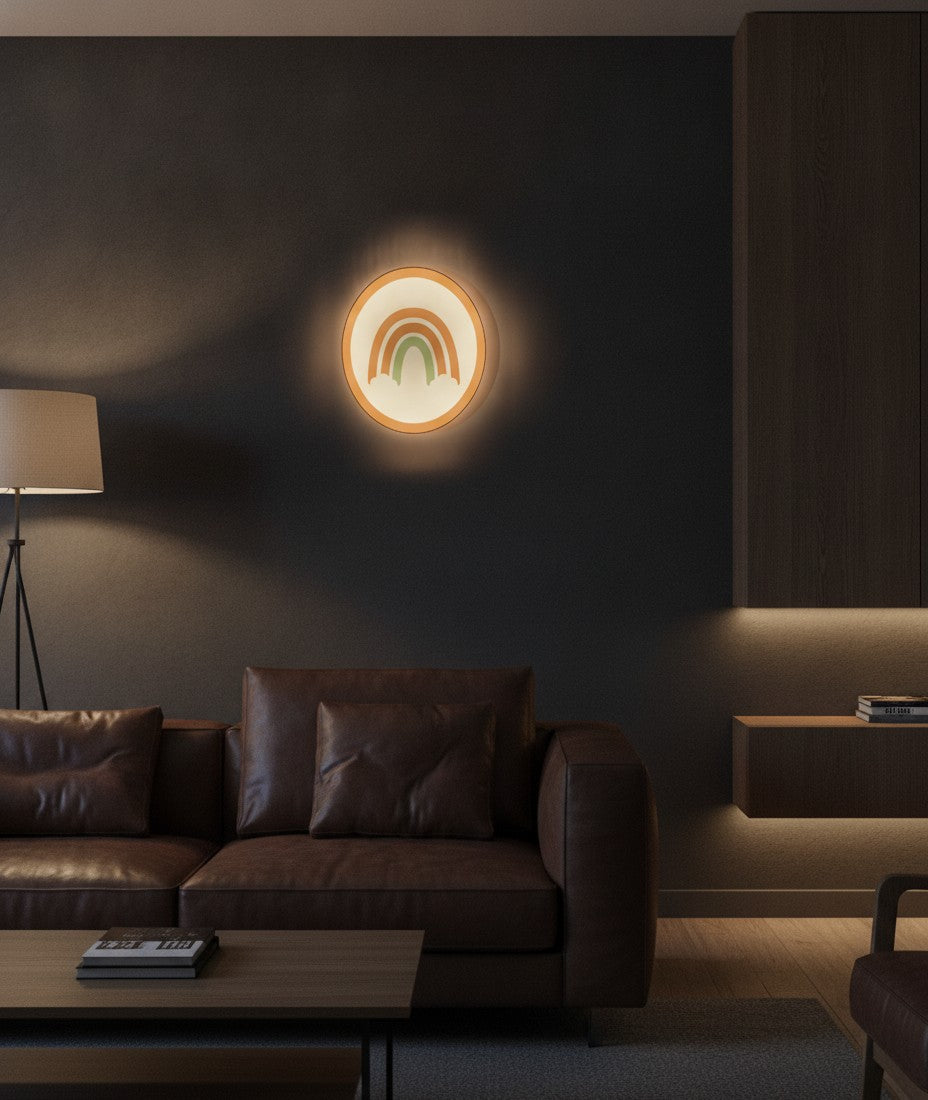 Boho-Regenbogen LED-Lampe an der Wand im Wohnzimmer