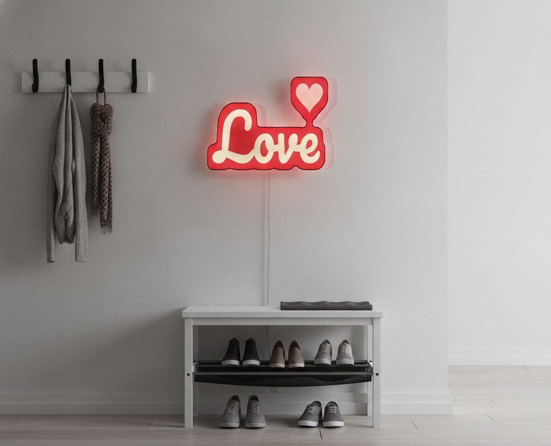 Schriftzug Love LED-Lampe im Flur