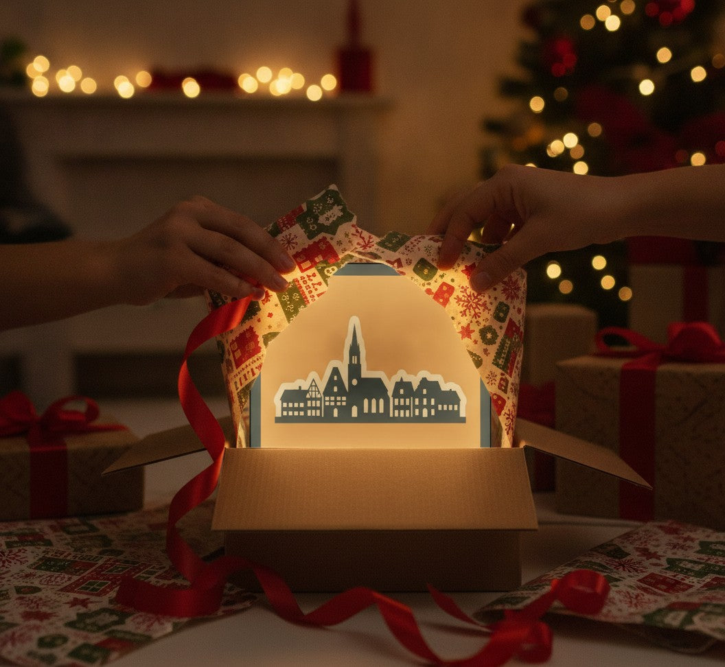 Skyline Altstadt LED-Lampe als Geschenk beim Auspacken