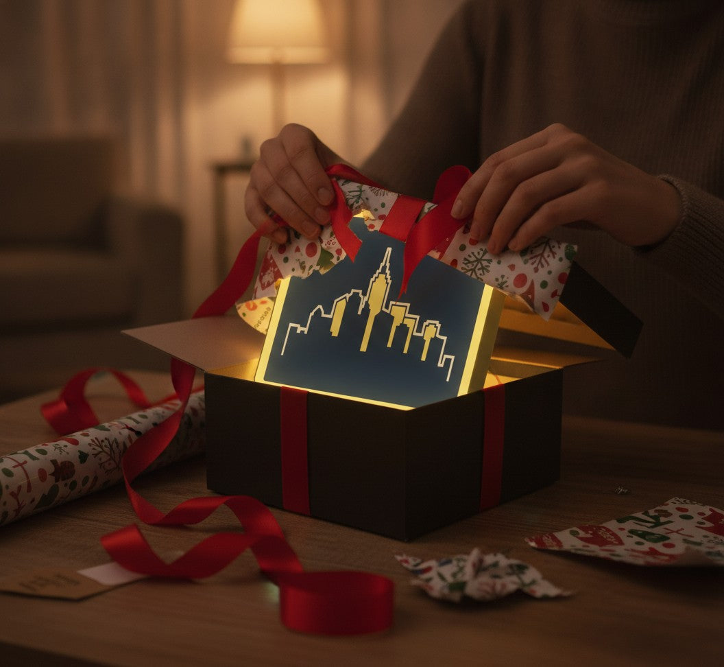 Skyline Metropole LED-Lampe als Geschenk beim Auspacken