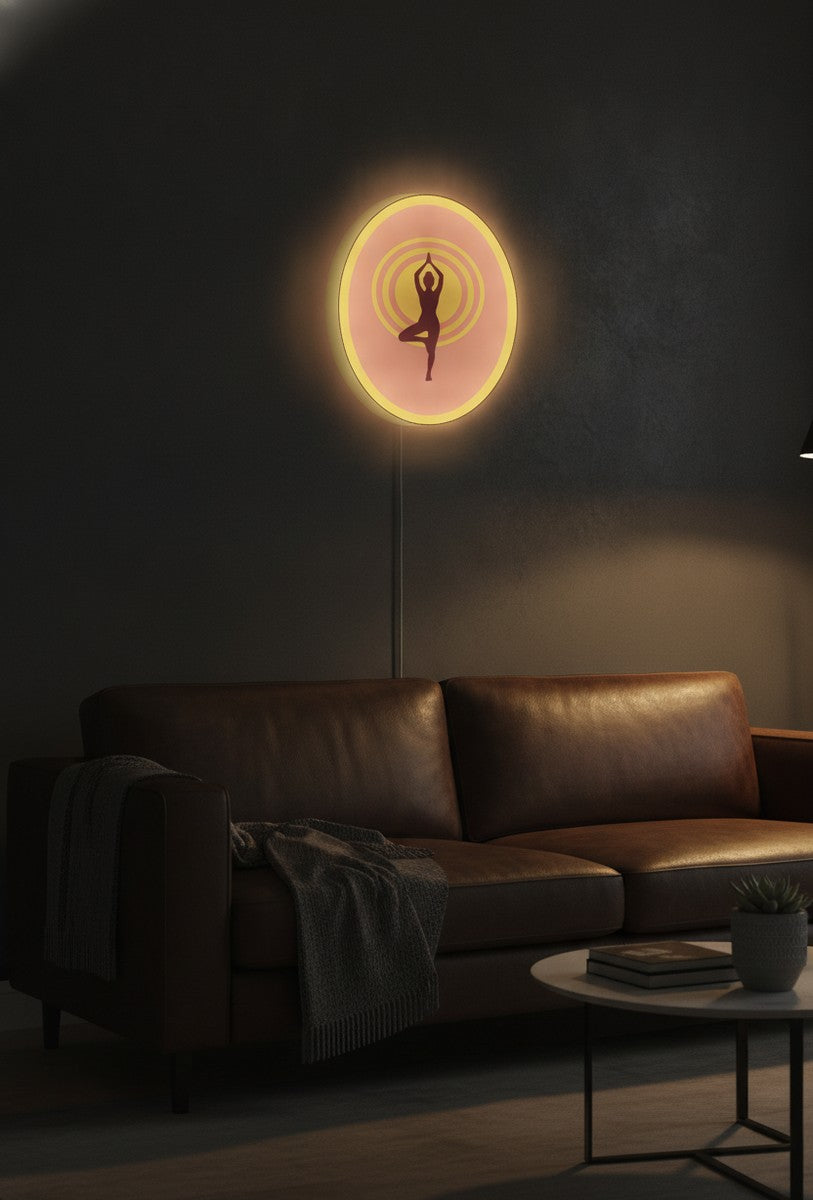 Yoga Baum-Pose LED-Lampe an der Wand im Wohnzimmer